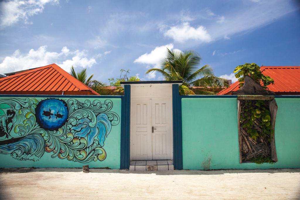 Natural Surf House Hostel Himmafushi Exterior photo